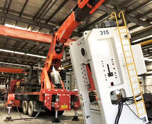 黄流镇附近随车吊出租，轻松解决运输难题