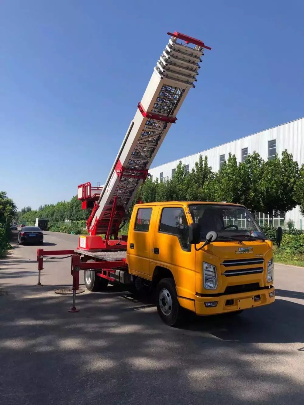 黄流镇附近的云梯车出租服务：轻松解决高空作业需求
