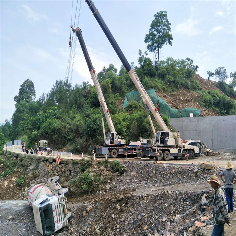 黄流镇汽车掉沟里叫吊车救援要多少钱
